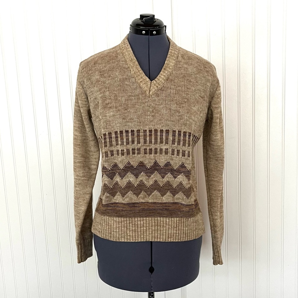 Vintage 70s 80s Tan V-Neck Sweater Womens Medium Patterned Stripe Zigzag Neutral
